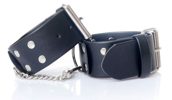 Наручники из искуственной кожи Fetish Boss Series - Handcuffs with studs, BS3300092